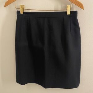 Giorgio Armani Le Collezioni Size 6 Classic Navy Skirt
